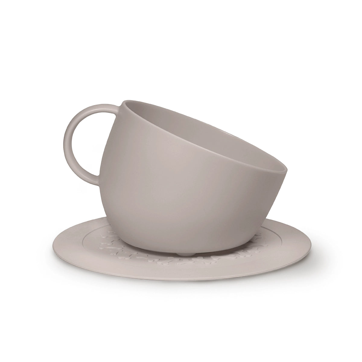 Set Cup 是一款由United Pets設計的防滑寵物碗和碗墊組合。碗的尺寸為30 x 23 x H19 cm,墊子的直徑為35.5 cm,容量達2500ml,適合大型犬使用。這款產品由100%回收塑料製成,具備防滑橡膠腳墊,便於握持和攜帶,並且可用洗碗機清洗。這款義大利製造的寵物用品結合了實用性和美觀設計,專為愛寵之人打造。